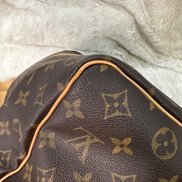 Louis Vuitton Keepall Bandoulière 50 - Picture 12 of 16